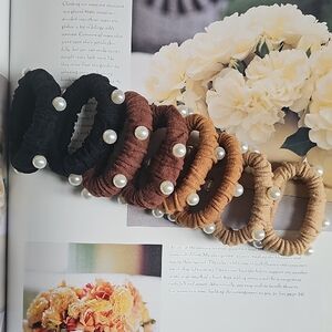Elegant Pearl Hair Scrunchies Set
